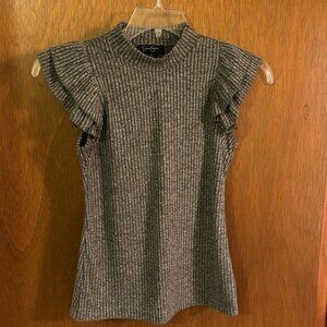 Jessica Simpson Ruffled Sleeve top XS